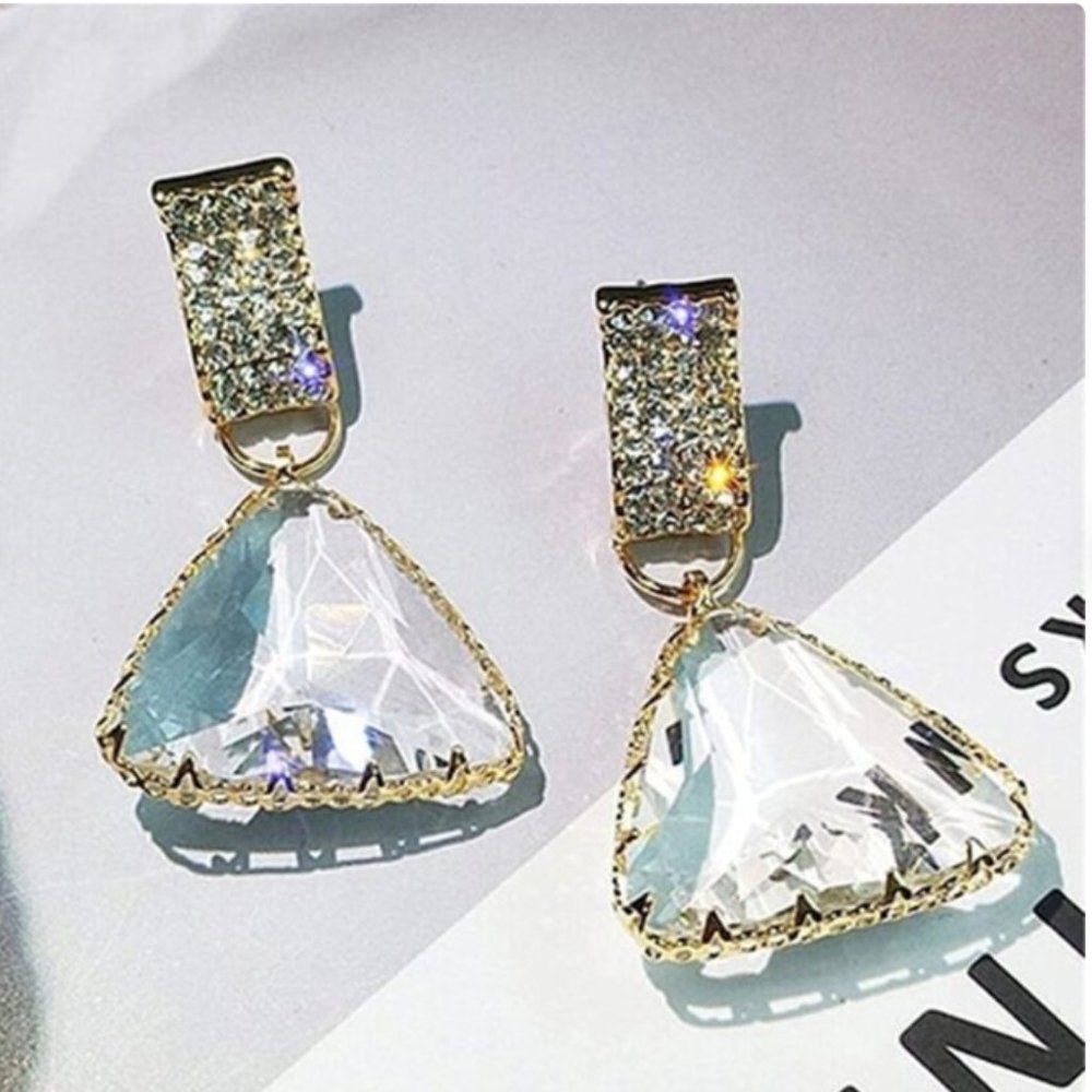 Elegant Vintage Style Crystal Earring Gold-tone Dangle Drop Earrings